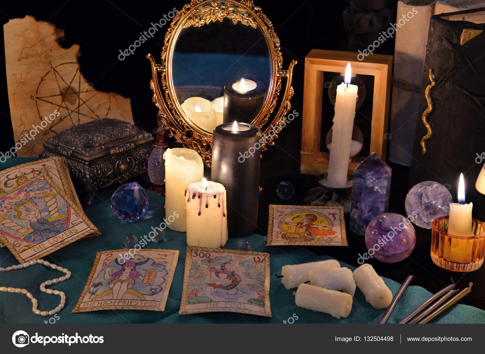 карты "таро". атрибуты для гадания. магия таро. магическая атрибутика. атрибуты для гадания.