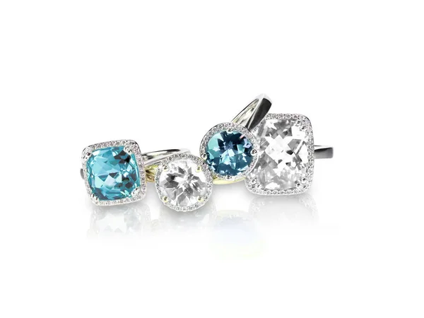 Conjunto de anillos de piedras preciosas joyas finas. Grupo pila o racimo de múltiples anillos de diamantes de piedras preciosas . — Foto de Stock