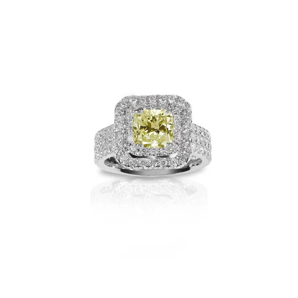 Fancy gul Citrin Topaz vackra diamant förlovningsring. Ädelsten fyrkantig prinsessa klippa omgiven av två halo av diamanter. — Stockfoto