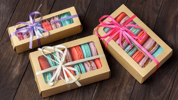 Box of fresh colorful French macaroon pastry cookies (macarons, macaroni)