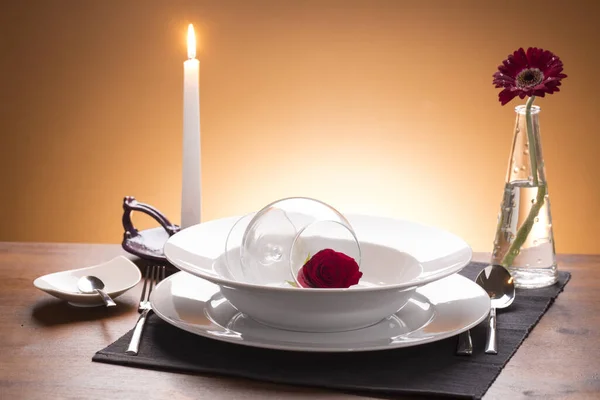 Ρομαντικό Τραπέζι Σετ Φως Κεριών Καφέ Φόντο — Φωτογραφία Αρχείου