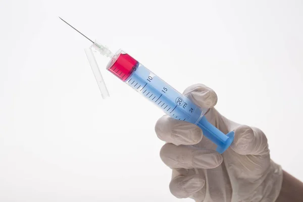 白で隔離された感染症に対する保健従事者のための注射針保護の新世代 — ストック写真