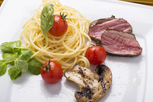 Tasty Italian Dish Tomatoes Pasta Meat — Stock Photo, Image