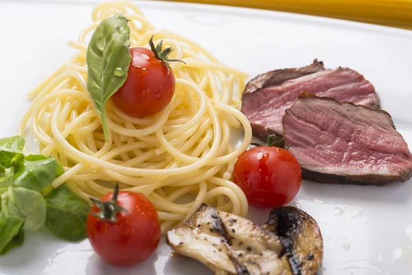 Tasty Italian Dish Tomatoes Pasta Meat — Stock Photo, Image