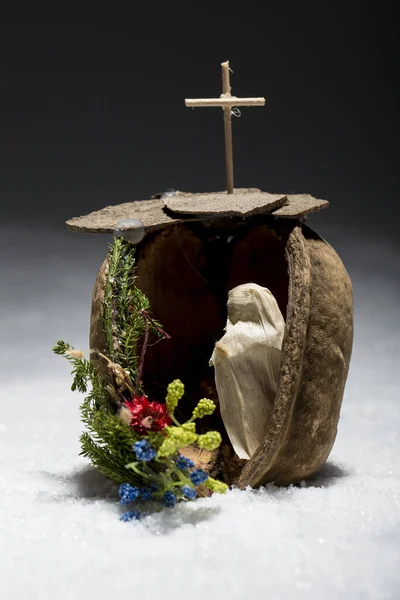 Paquete Navidad Con Cinta Decorativa Fondo Oscuro — Foto de Stock
