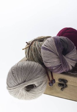 Dikiş dikmek için bir sürü renkli hikaye