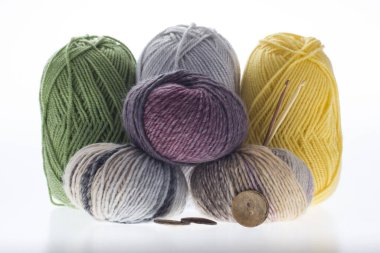 Dikiş dikmek için bir sürü renkli hikaye