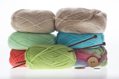 Dikiş dikmek için bir sürü renkli hikaye