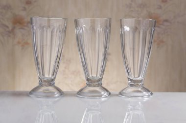 arkaplanda boş gözlük