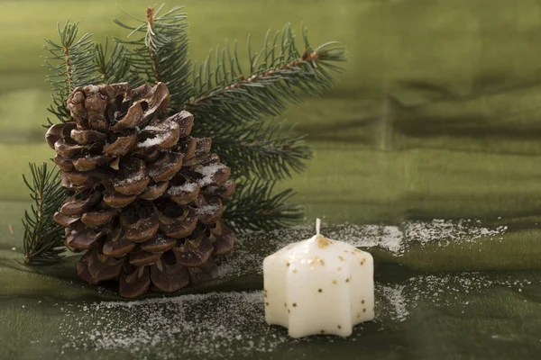 Krásná Vánoční Dekorace Barevnou Svíčkou — Stock fotografie