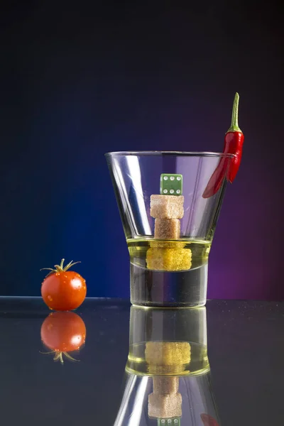 Sehr Scharfer Und Süßer Cocktail Mit Würfelzucker Und Chili — Stockfoto