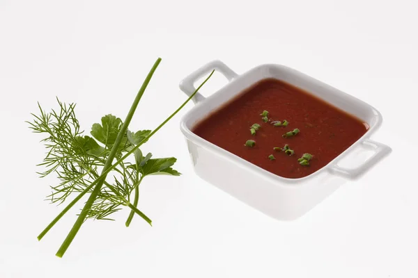 Tomatensuppe Auf Dem Teller Mit Frischem Gemüse Für Die Speisekarte — Stockfoto