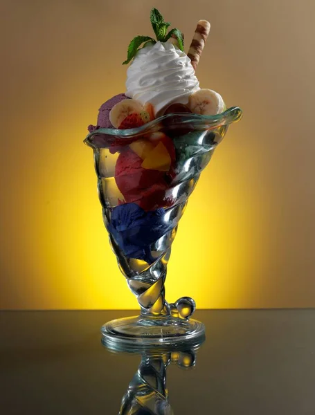 Dolci Dolci Con Panna Frutta — Foto Stock