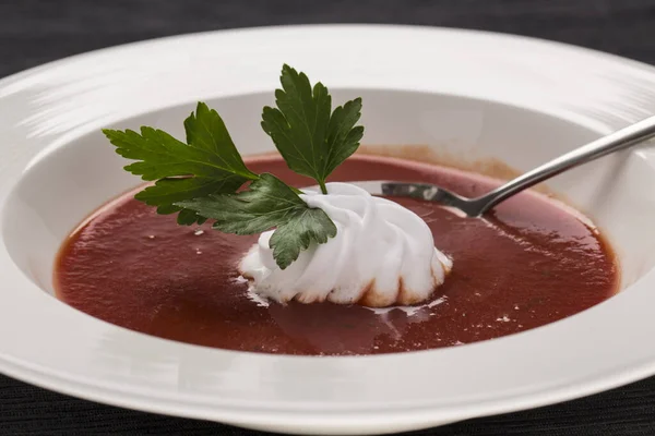 Tomatensuppe Auf Dem Teller Mit Frischem Gemüse Für Die Speisekarte — Stockfoto