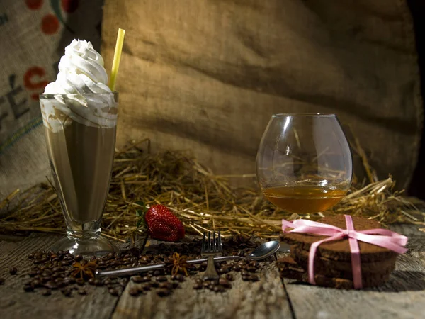 Eiskaffee Stillleben Auf Altem Holzgrund lizenzfreie Stockbilder