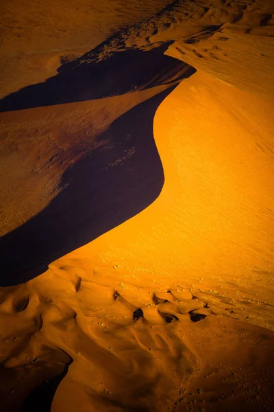 Sand dunes of Namib desert from aircraft on Skeleton coast in Namibia. — Stockfoto