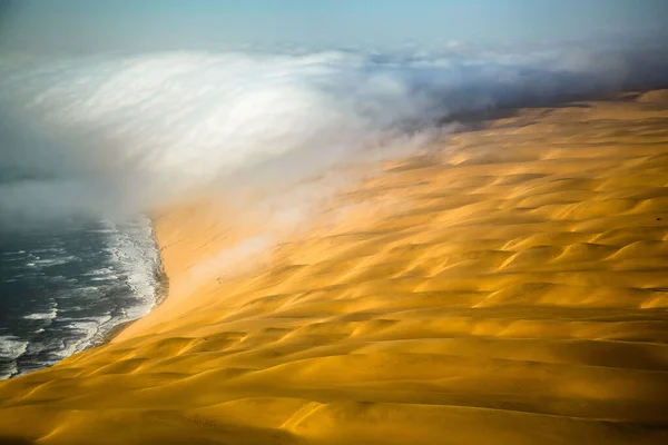 Sand dunes of Namib desert from aircraft on Skeleton coast in Namibia. — Stockfoto