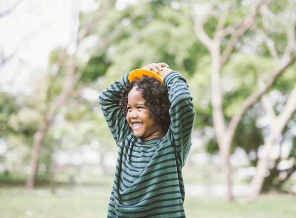 Retrato Lindo Niño Afroamericano Sonriendo — Foto de Stock