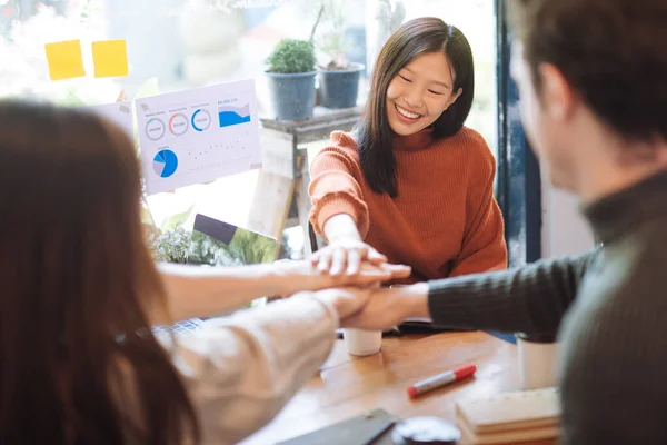 Poings Cognés Par Équipe Mains Succès Démarrage Une Entreprise Travail — Photo