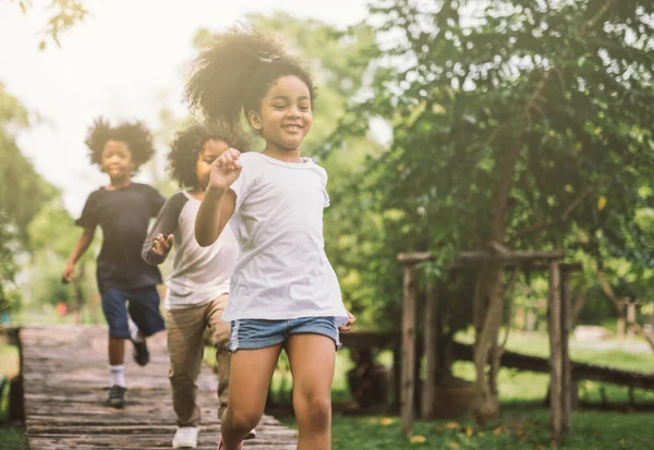 Niños Jugando Aire Libre Parque Verano — Foto de Stock