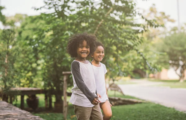 Niños Amistad Juntas Sonriendo Felicidad Concept Cute Afroamericano Niño Niña — Foto de Stock