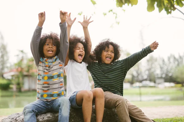 Feliz Niño Afroamericano Niños Alegres Alegre Riendo Concepto Felicidad — Foto de Stock