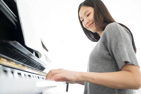 피아노를 아시아 — 스톡 사진