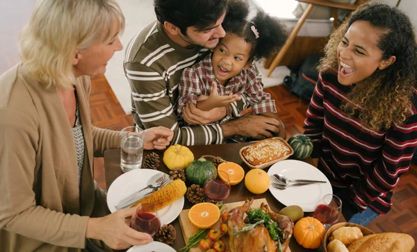 Feliz Familia Celebrando Cena Acción Gracias Casa Celebración Tradición Concep — Foto de Stock