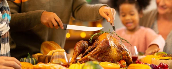 Feliz Familia Celebrando Cena Acción Gracias Casa Celebración Tradición Concep — Foto de Stock