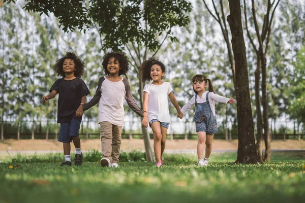 Kinder Freundschaft Zweisamkeit Lächeln Glück Konzept Niedliche Vielfalt Kinder Kleine — Stockfoto