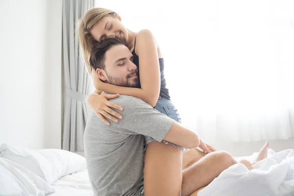 Young Couple Hugging Bed Loving Couple Bedroom — Stock Photo, Image