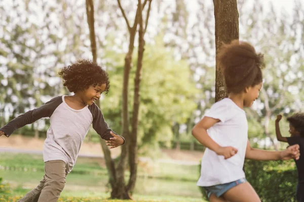 Crianças Brincando Livre Parque Verão — Fotografia de Stock