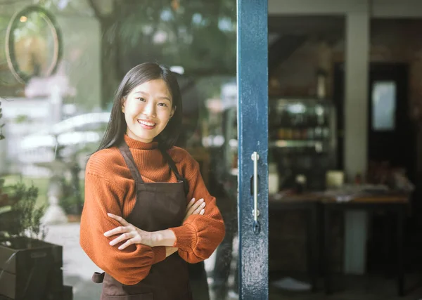 Hermosa Mujer Asiática Propietaria Una Tienda Con Pie Puerta Cafetería — Foto de Stock