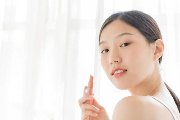 Joven Asiático Mujer Maquillaje Belleza Por Lápiz Labial — Foto de Stock