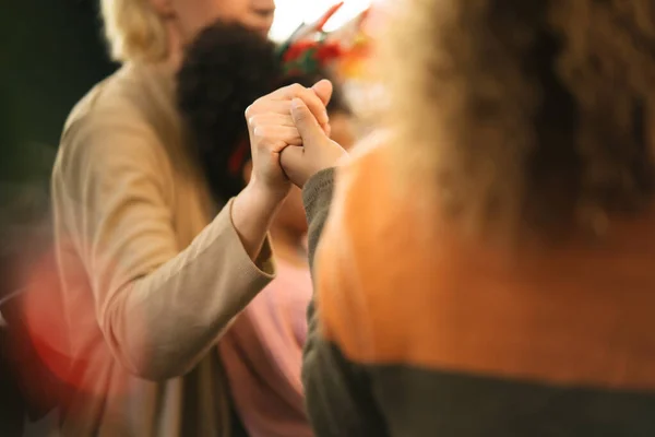 Familie Bidt Voor Het Diner Thanksgiving Diner — Stockfoto