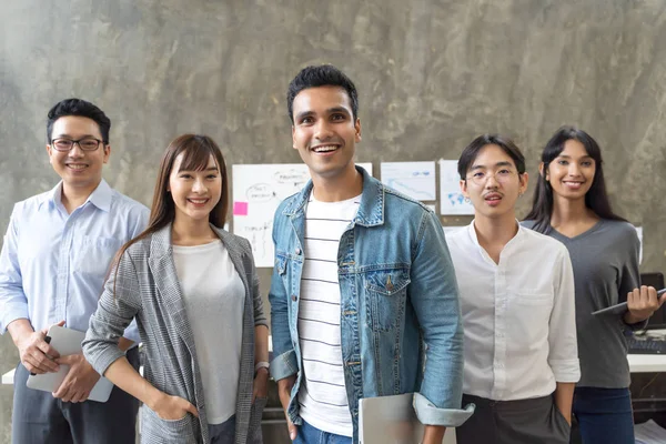 Πορτρέτο Της Ασίας Δημιουργική Επιχειρηματική Ομάδα Hipster Creative Startup Νέοι — Φωτογραφία Αρχείου