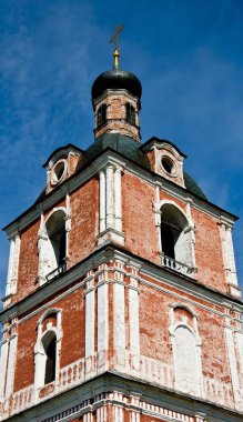 Preslavl-Zalessky şehrinin Varsayım Goritsky manastırındaki çan kulesi..