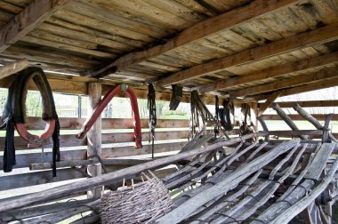 At arabası için çeşitli binicilik aksesuarları..