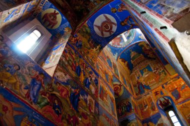 Suzdal 'daki tapınaklardan birinde freskler.