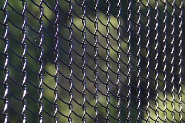 Close Full Frame View Section Black Colourful Chainlink Φράχτη — Φωτογραφία Αρχείου