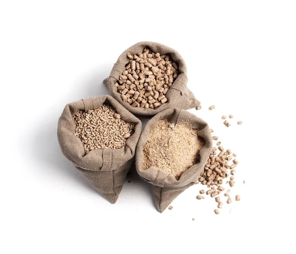 Hayvancılık için yem. Üç tür torbalarda granül