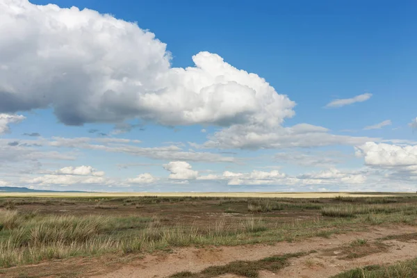 Straße Der Steppe Wolken Schweben Über Wiesen Himmel Tyva Steppe — Stockfoto