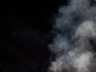 Karanlık arka planda hafif duman dokusu. Stüdyo fotoğrafçılık