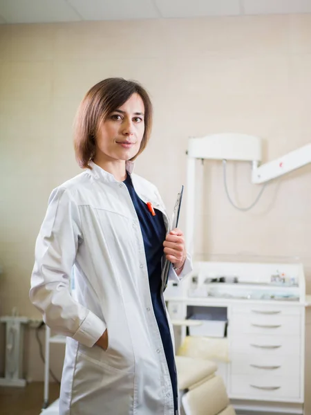 Jong Schattig Medisch Meisje Een Medische Kamer Medische Beroepen — Stockfoto