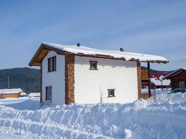 Casa Madera Estilo Alpino Dos Pisos Hotel Estación Esquí Gornaya —  Fotos de Stock