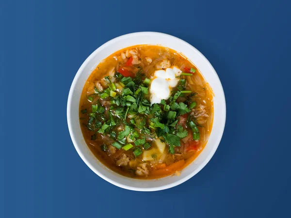 Suppe Einem Weißen Teller Rote Suppe Aus Weißkohl Tomatenmark Und — Stockfoto