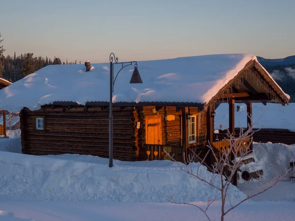 Chalet Alpinen Stil Skigebiet Gornaja Salanga Die Sonne Geht Auf — Stockfoto