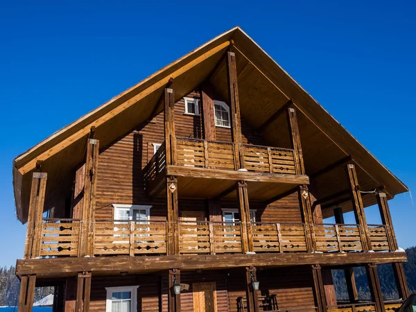 Hotel Estilo Alpino Estância Esqui Gornaya Salanga Chalé Neve Dia — Fotografia de Stock