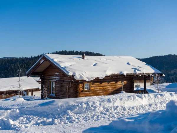 Hotel Estilo Alpino Estância Esqui Gornaya Salanga Chalé Neve Dia — Fotografia de Stock