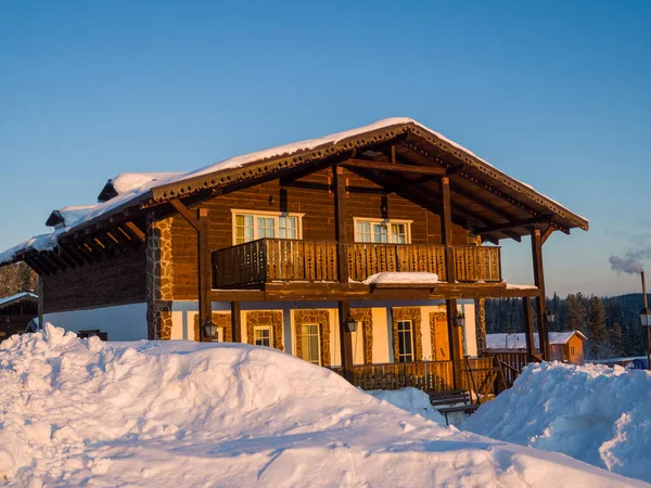 Casa Hotel Estilo Alpino Estância Esqui Gornaya Salanga Sol Nasce — Fotografia de Stock